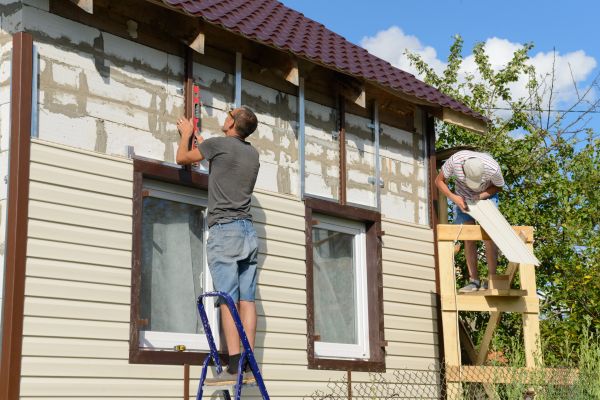 Cost of Handyman Siding Repair in Brentwood