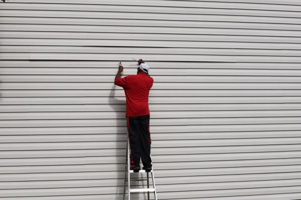 Loose Siding Repair in Brentwood